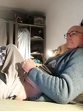 bogland33 online show from March 8, 2026, 9:07 pm