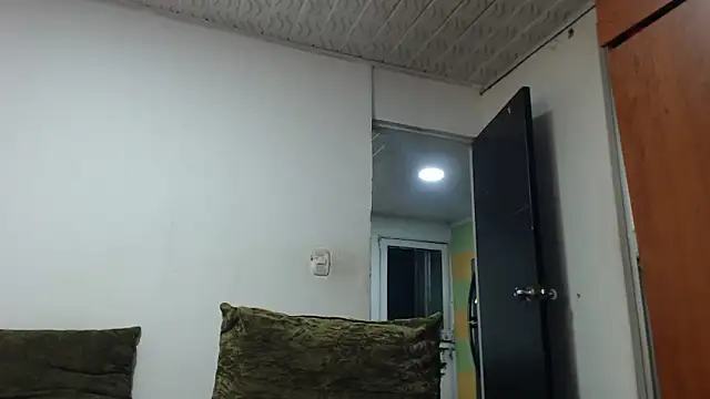 carolina linarez69 online show from April 26, 2026, 12:41 am