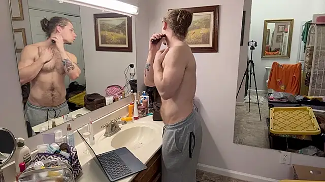 Snapshot of DaddydayDrinkzz chatting on February 9, 2025, 5:19 am DaddydayDrinkzz online show from February 9, 2025, 5:19 am