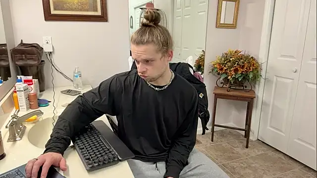 Snapshot of DaddydayDrinkzz chatting on February 17, 2025, 5:47 am DaddydayDrinkzz online show from February 17, 2025, 5:47 am