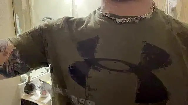 Snapshot of DaddydayDrinkzz chatting on February 22, 2025, 8:31 pm DaddydayDrinkzz online show from February 22, 2025, 8:31 pm