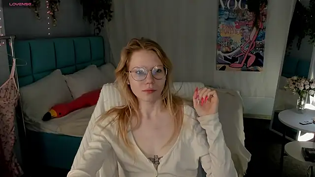 Snapshot of Esme_Runn chatting on July 6, 2026, 3:03 am Esme Runn online show from July 6, 2026, 3:03 am