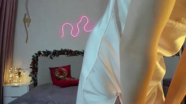 Snapshot of flora_off chatting on January 10, 2025, 2:34 pm flora off online show from January 10, 2025, 2:34 pm