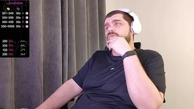 Snapshot of KingMarti chatting on February 4, 2026, 12:38 am KingMarti online show from February 4, 2026, 12:38 am