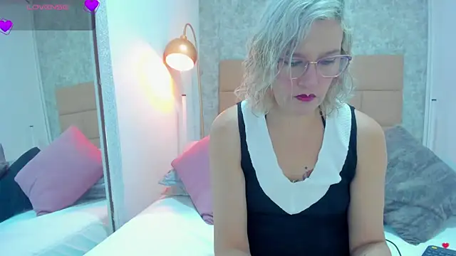 CarolinaGlamour online show from May 23, 2026, 11:03 am