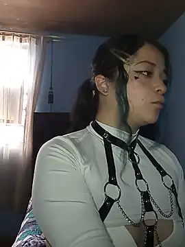 Elvishcassie  online show from May 22, 2026, 2:33 pm