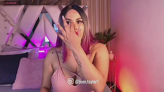 Snapshot of Jeen_Taylor chatting on October 19, 2025, 1:45 pm Jeen Taylor online show from October 19, 2025, 1:45 pm