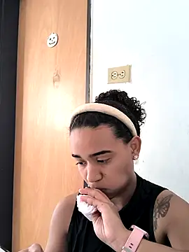 evafoxs online show from October 29, 2025, 4:31 pm