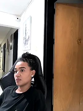 evafoxs online show from November 5, 2025, 4:01 am