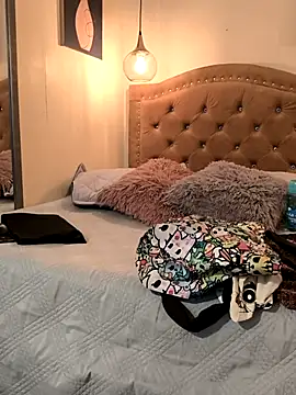 evafoxs online show from December 16, 2025, 9:42 pm