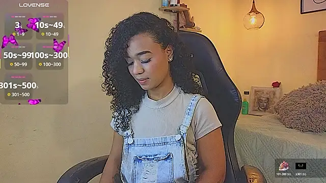 evafoxs online show from December 18, 2025, 10:49 pm