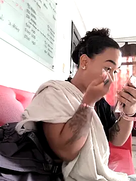 evafoxs online show from December 19, 2025, 12:23 pm