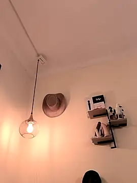 evafoxs online show from December 20, 2025, 4:36 pm