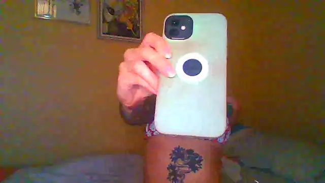 Snapshot of felinebitxx chatting on January 3, 2025, 2:32 am felinebitxx online show from January 3, 2025, 2:32 am