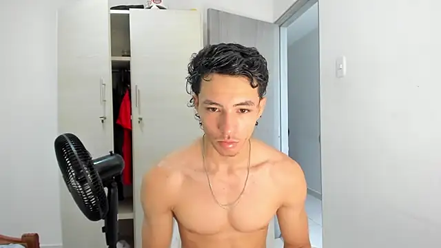 Snapshot of enzo_sloran chatting on May 26, 2026, 3:19 pm enzo sloran online show from May 26, 2026, 3:19 pm