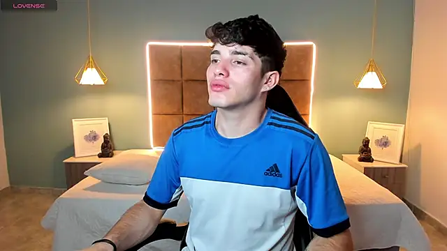 Snapshot of AlejooTwink chatting on February 26, 2026, 8:08 pm AlejooTwink online show from February 26, 2026, 8:08 pm