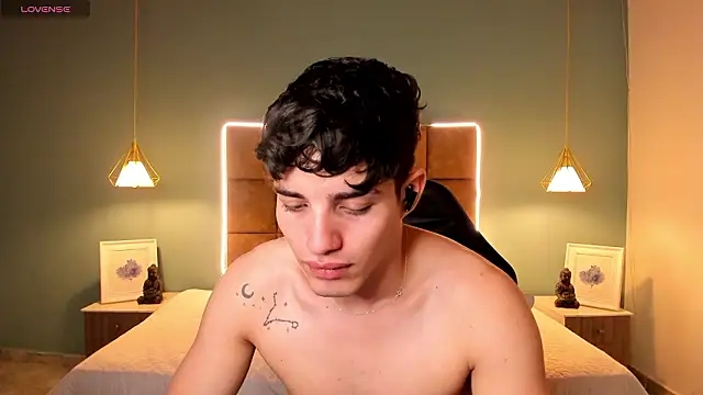 Snapshot of AlejooTwink chatting on February 27, 2026, 8:14 am AlejooTwink online show from February 27, 2026, 8:14 am