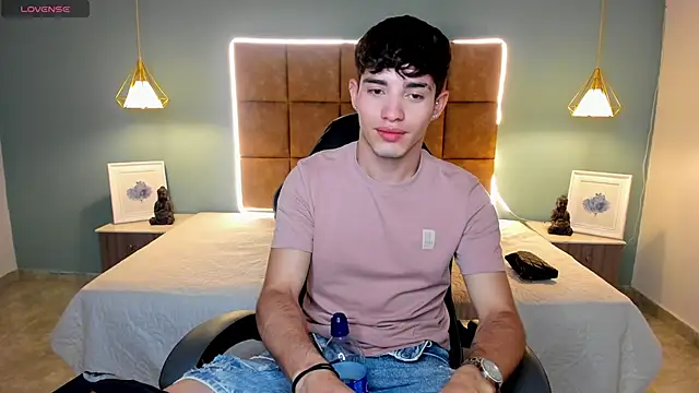 Snapshot of AlejooTwink chatting on March 3, 2026, 1:34 am AlejooTwink online show from March 3, 2026, 1:34 am