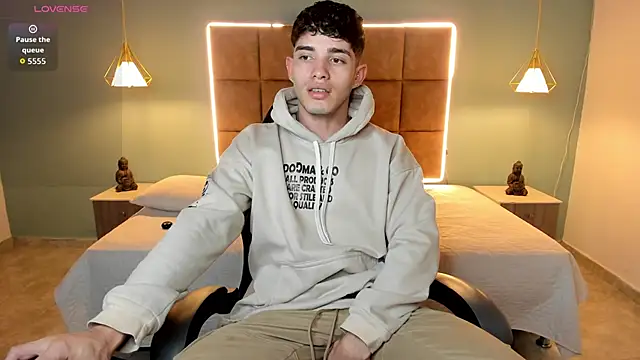 AlejooTwink online show from May 14, 2026, 5:25 am