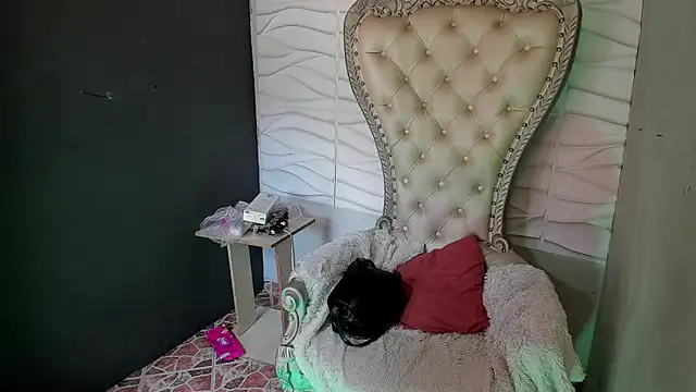 Layla 707 online show from March 19, 2026, 6:12 pm