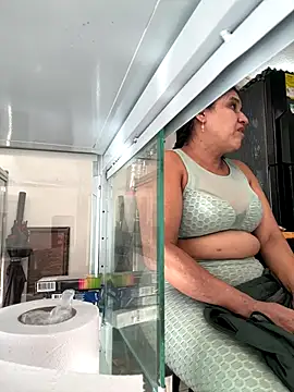 Snapshot of siri_duque chatting on October 31, 2025, 8:32 pm siri duque online show from October 31, 2025, 8:32 pm