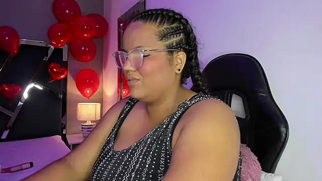 Snapshot of MhiaRey chatting on February 5, 2025, 1:00 pm MhiaRey online show from February 5, 2025, 1:00 pm
