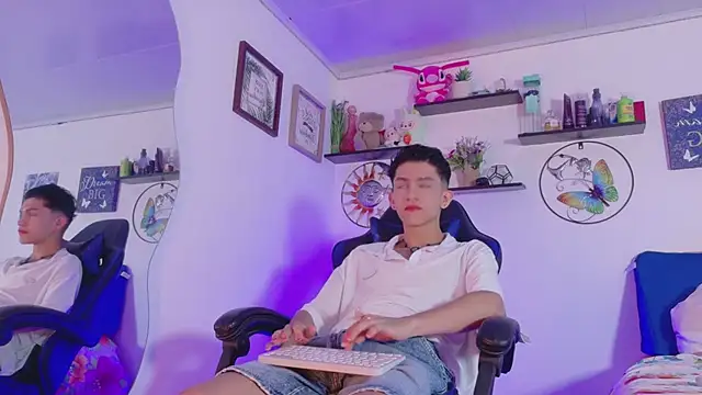 Noah tyler  online show from June 1, 2026, 10:33 pm