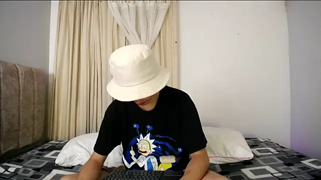 Snapshot of Yellowpokemon23 chatting on April 1, 2026, 9:34 pm Yellowpokemon23 online show from April 1, 2026, 9:34 pm