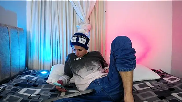 Snapshot of Yellowpokemon23 chatting on April 6, 2026, 1:03 am Yellowpokemon23 online show from April 6, 2026, 1:03 am