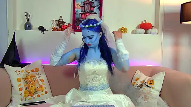 AlexandraBloom online show from October 30, 2025, 6:19 pm