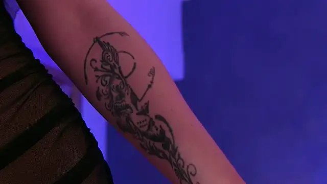 Snapshot of IvyRaven chatting on November 7, 2025, 7:36 pm IvyRaven online show from November 7, 2025, 7:36 pm