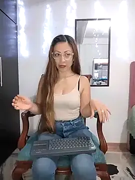 Venus-Wood online show from March 3, 2025, 10:20 pm