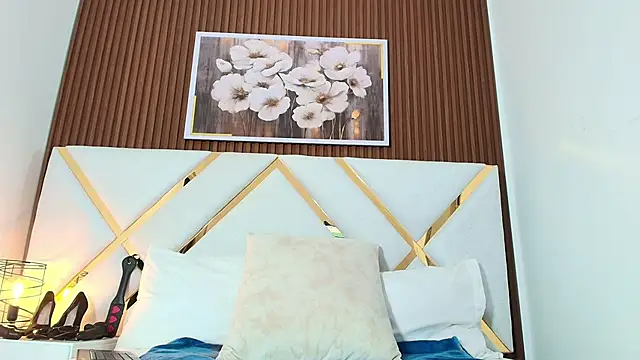 Snapshot of Slut_Milf_ chatting on October 29, 2025, 7:48 pm Slut Milf  online show from October 29, 2025, 7:48 pm