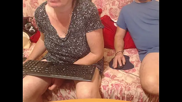 sweetcouplesweets online show from November 2, 2025, 11:56 am