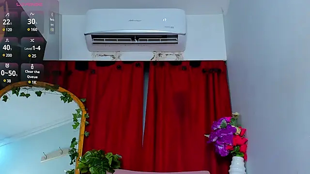 Snapshot of Ladanny_ chatting on December 10, 2024, 5:28 am Ladanny online show from December 10, 2024, 5:28 am