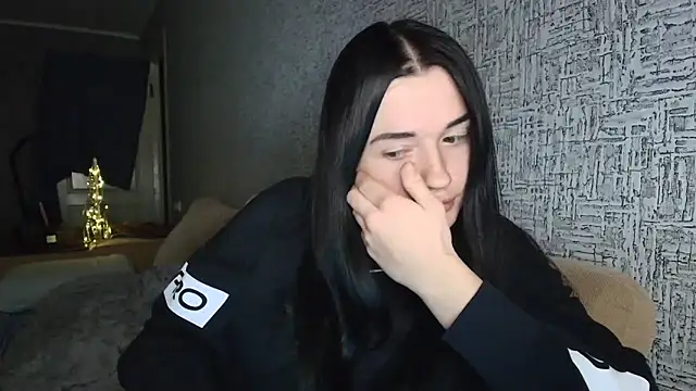 Liana diva online show from December 19, 2025, 6:26 pm