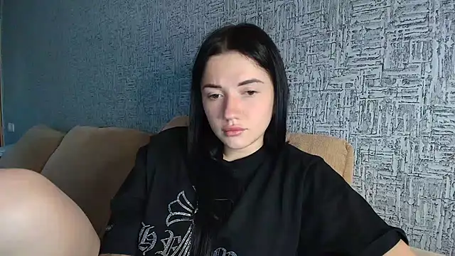 Snapshot of Liana_diva chatting on July 19, 2026, 9:35 am Liana diva online show from July 19, 2026, 9:35 am