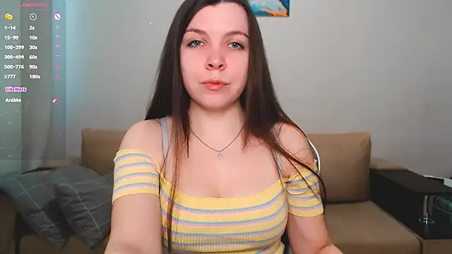 lunalovesu online show from November 11, 2025, 8:25 am