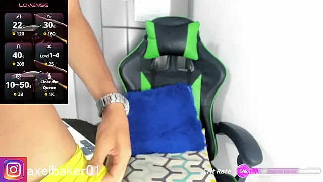 Snapshot of Axel_baker01 chatting on October 15, 2025, 7:03 pm Axel baker01 online show from October 15, 2025, 7:03 pm