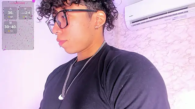 AkazaBoy  online show from February 19, 2026, 4:52 am