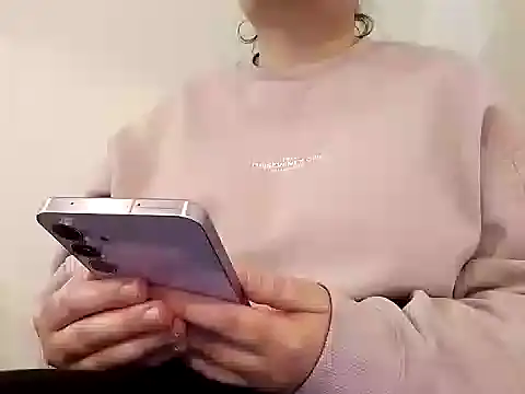 Snapshot of AalinnaK chatting on December 9, 2024, 6:57 pm AalinnaK online show from December 9, 2024, 6:57 pm