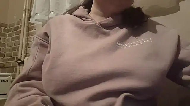 Snapshot of AalinnaK chatting on February 16, 2025, 11:59 pm AalinnaK online show from February 16, 2025, 11:59 pm