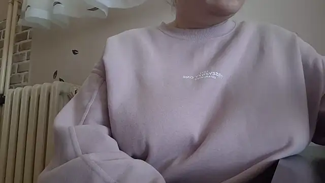 Snapshot of AalinnaK chatting on February 24, 2025, 10:04 am AalinnaK online show from February 24, 2025, 10:04 am