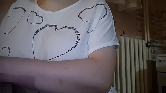 AalinnaK online show from December 1, 2025, 6:35 pm