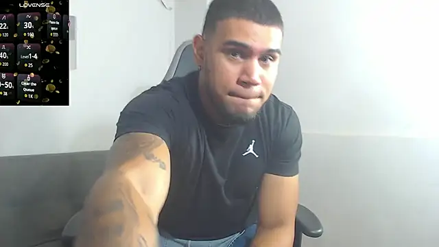 Snapshot of Aaron_Hunter_ chatting on September 21, 2025, 10:39 am Aaron Hunter online show from September 21, 2025, 10:39 am