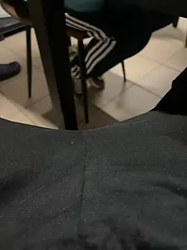 daubine46 online show from April 1, 2026, 1:23 pm