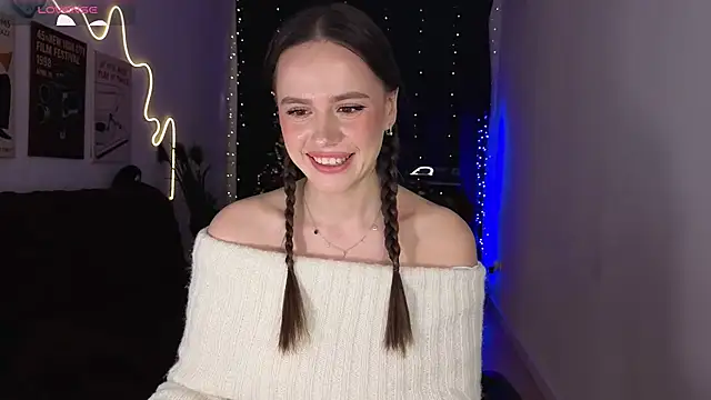 Emillias online show from December 5, 2025, 2:03 pm