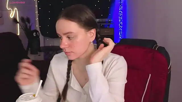 Emillias online show from February 7, 2026, 8:07 am