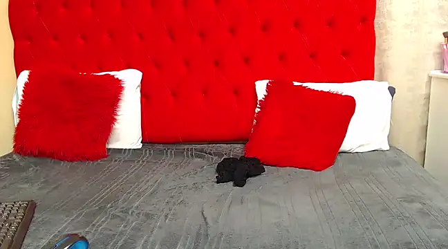 Snapshot of BeautyAuroa chatting on February 1, 2025, 4:00 pm BeautyAuroa online show from February 1, 2025, 4:00 pm