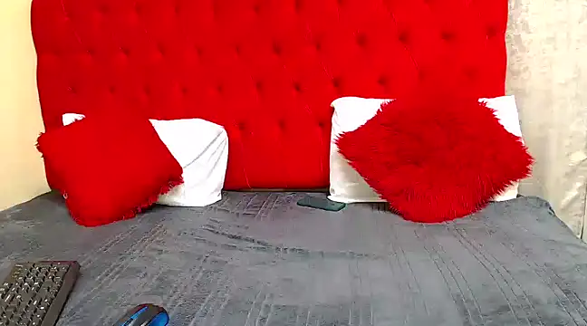 Snapshot of BeautyAuroa chatting on February 6, 2025, 1:49 am BeautyAuroa online show from February 6, 2025, 1:49 am